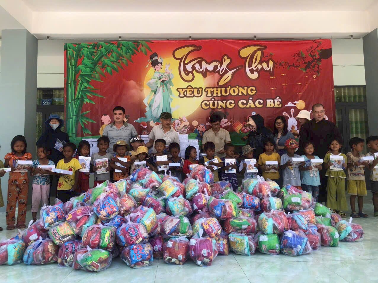 Trung thu yêu thương cho các em nhỏ cùng Seamax và Tịnh thất Minh Đức