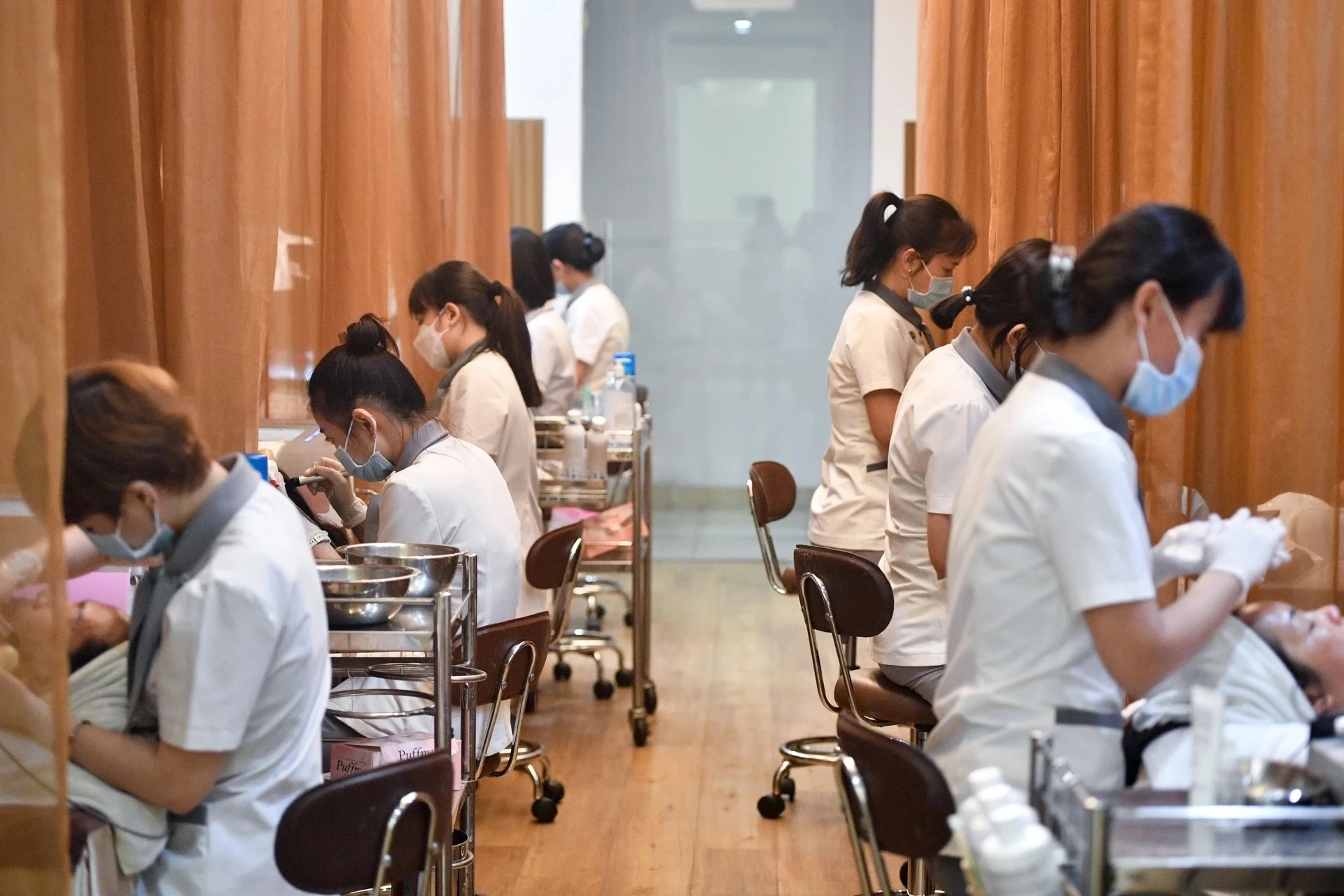 Thẩm mỹ không xâm lấn, Thẩm mỹ nội khoa