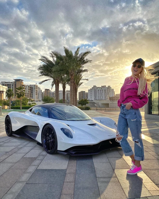 Supercar Blondie, nữ vlogger xe