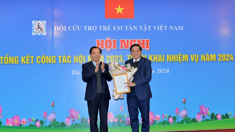  Ban Thường vụ Hội Cứu trợ trẻ em tàn tật Việt Nam quyết định tiếp nhận và bổ nhiệm nhà báo Trần Doãn Tiến, nguyên Tổng Biên tập Báo Điện tử Đảng Cộng sản Việt Nam giữ chức vụ Tổng Biên tập Tạp chí Tình thương và Cuộc sống.