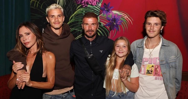Victoria Beckham lo con gặp áp lực khi vào showbiz