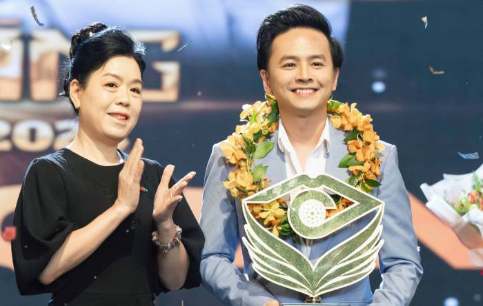 Diễn viên Văn Anh: ‘Quán quân Én vàng là bước khởi đầu cho vai trò MC’