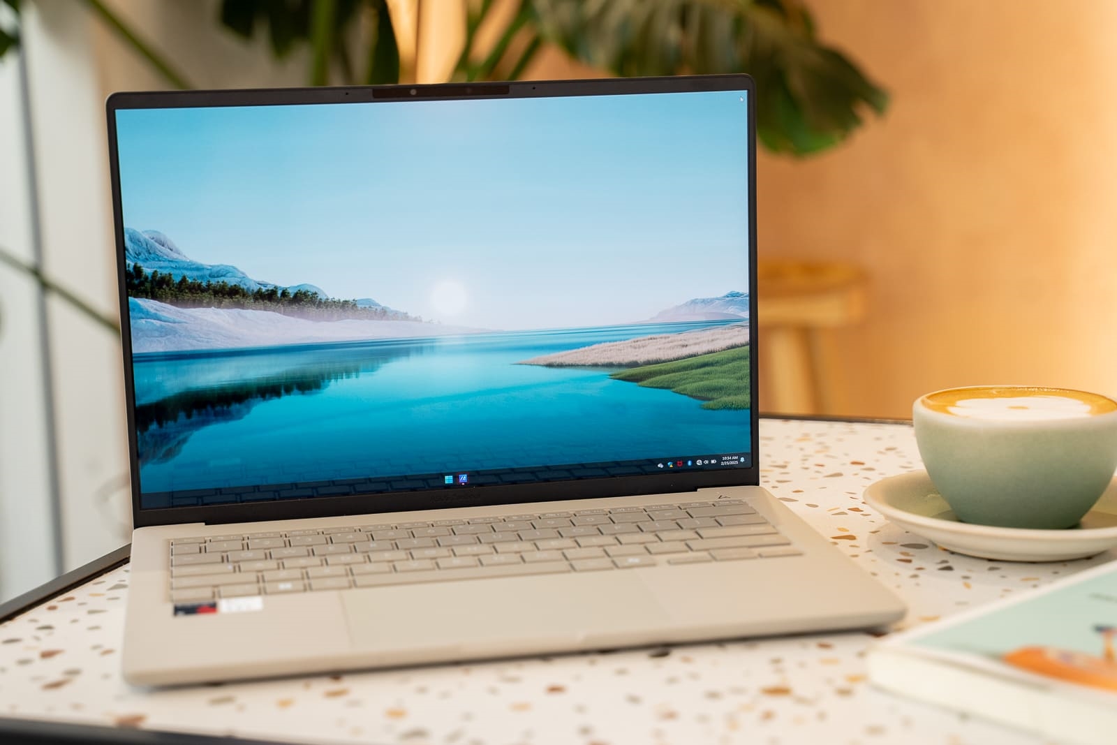 ASUS Zenbook A14 và Zenbook 14: Laptop AI Copilot Plus PC siêu nhẹ