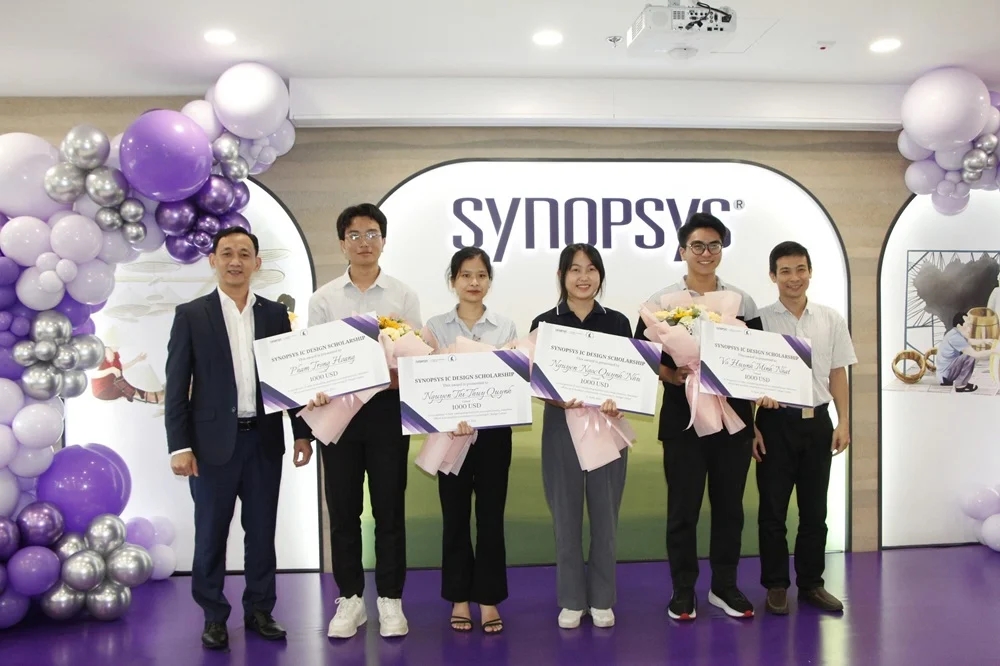 12 sinh viên xuất sắc nhận học bổng đột phá trong lĩnh vực thiết kế vi mạch