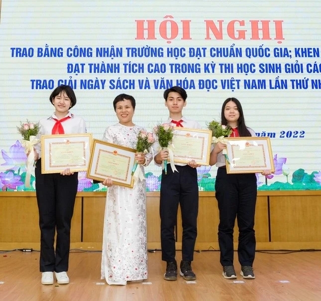 Cô giáo, Chu Thị Kim Đức, người lính, chiến tranh, hòa bình, giáo dục, tri thức, gia đình, truyền thống