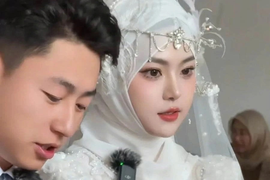 Cô dâu người Hồi gây xôn xao vì vẻ đẹp tựa tranh vẽ trong đám cưới tại Cam Túc