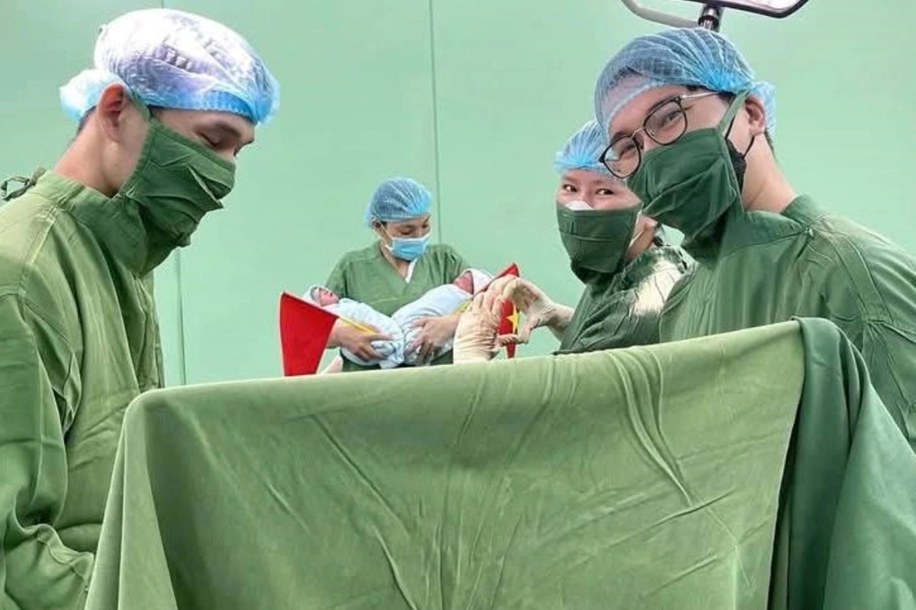 Sinh đôi ngày 30/4, tên bé Thống Nhất Hòa Bình, sinh đôi Nghệ An, bé chào đời ngày giải phóng miền Nam, song sinh 30/4