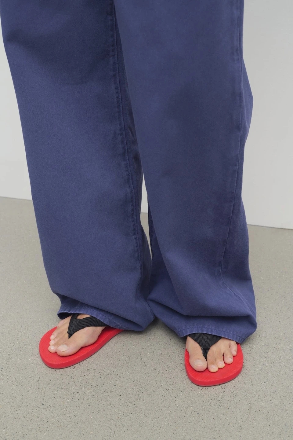 Dép xỏ ngón, dép lê cao cấp, dép 690 USD, thời trang hè, The Row, Havaianas
