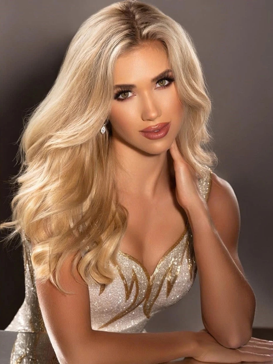 Gracie Hunt, nữ thừa kế tỷ phú, hoa hậu Mỹ, bóng bầu dục, học vấn Gen Z, con gái Clark Hunt