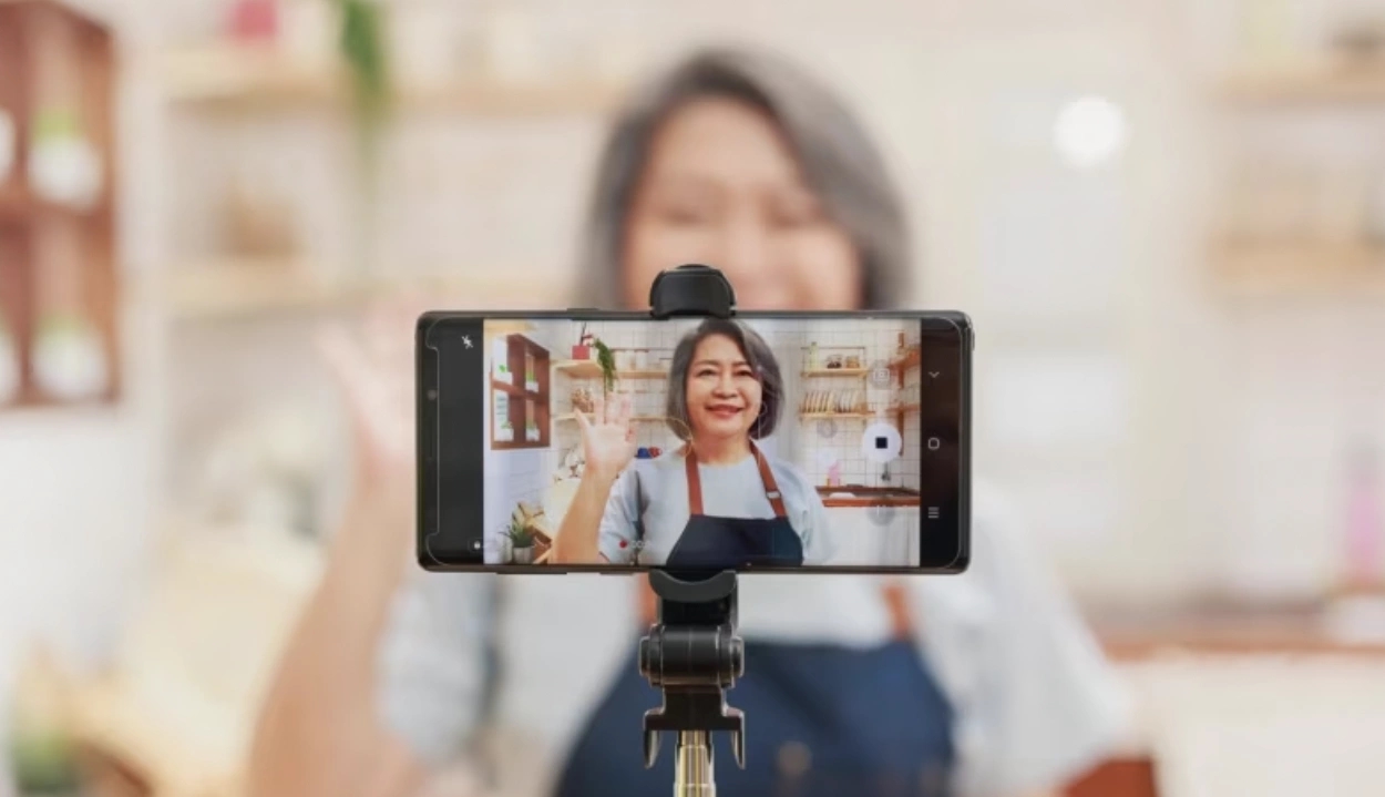 KOL lớn tuổi, Người già làm nội dung, TikTok người cao tuổi, KOC tóc bạc, Sáng tạo nội dung xuyên thế hệ