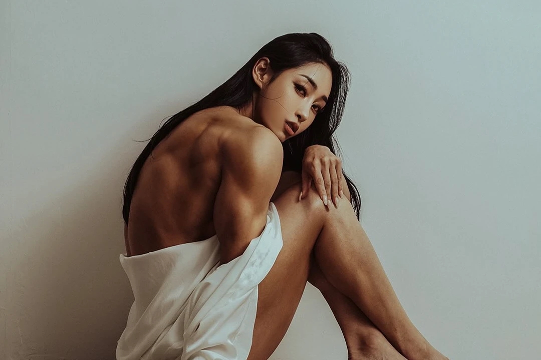 Angela Phương Trinh, vóc dáng cơ bắp, hình thể khỏe khoắn, hình thể nữ giới, cơ bắp nữ