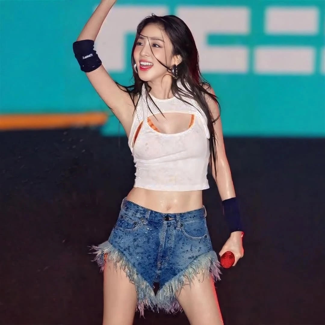 Sandara Park, Sandara Park tuổi 41, vóc dáng Sandara Park, 2NE1, sao Hàn