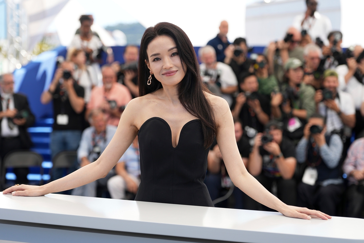 Thư Kỳ tỏa sáng tại Cannes với phim ‘Resurrection’