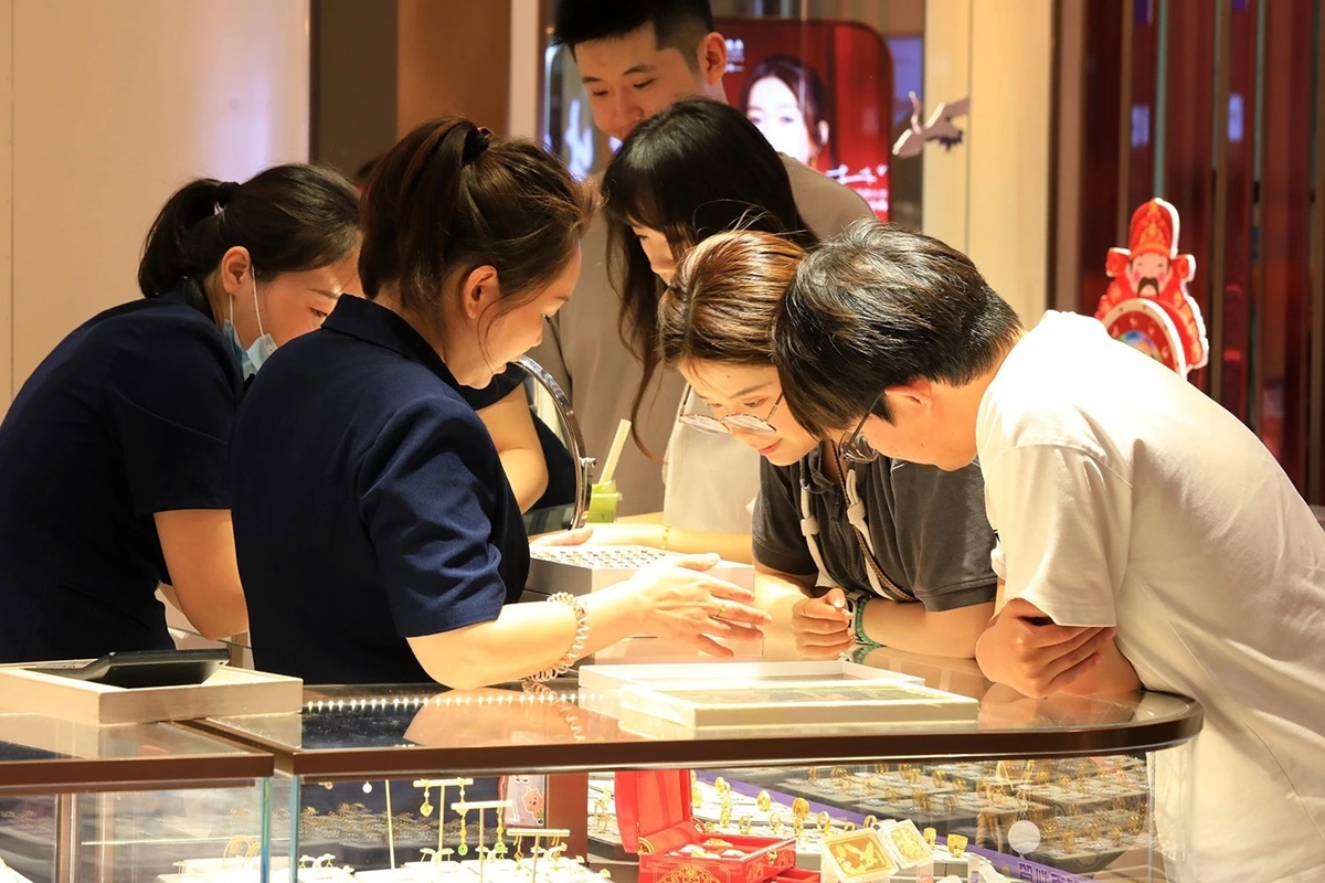 Giá vàng thế giới, giá vàng hôm nay, trang sức cưới, trang sức cô dâu, thuê vàng cưới, xu hướng thuê vàng, đám cưới Trung Quốc, thuê vàng đám cưới