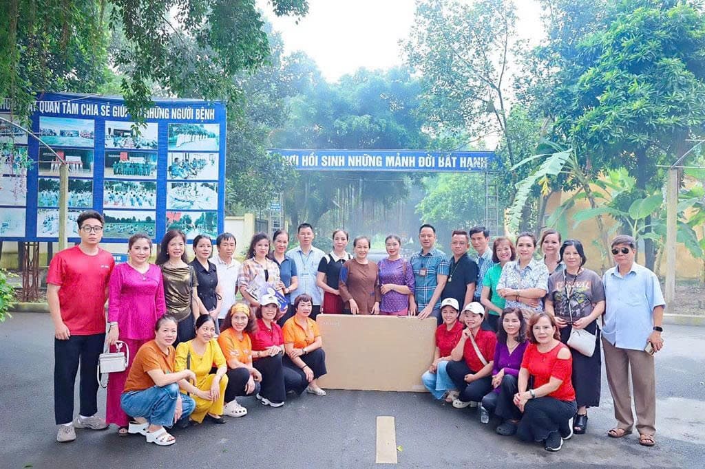 'Lá Lành Đùm Lá Rách' - Hành Trình Sưởi Ấm Những Mảnh Đời Lạc Lõng Giữa Nhịp Sống Hối Hả