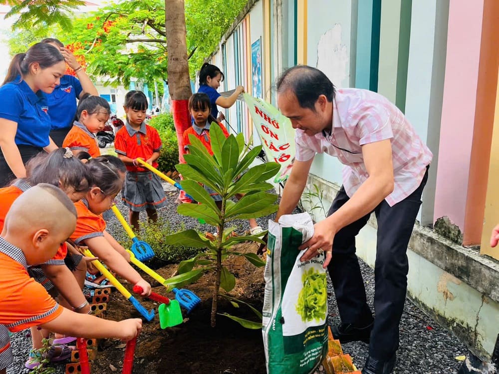 nhà báo Nguyễn Hải Linh