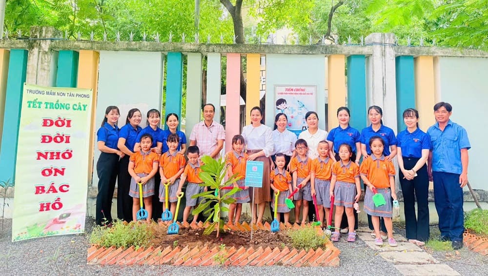 nhà báo Nguyễn Hải Linh