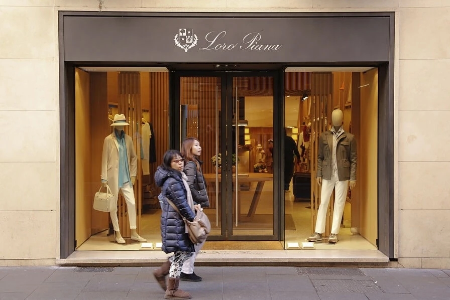Loro Piana, Frederic Arnault, Lisa BlackPink, bóc lột lao động, thời trang xa xỉ