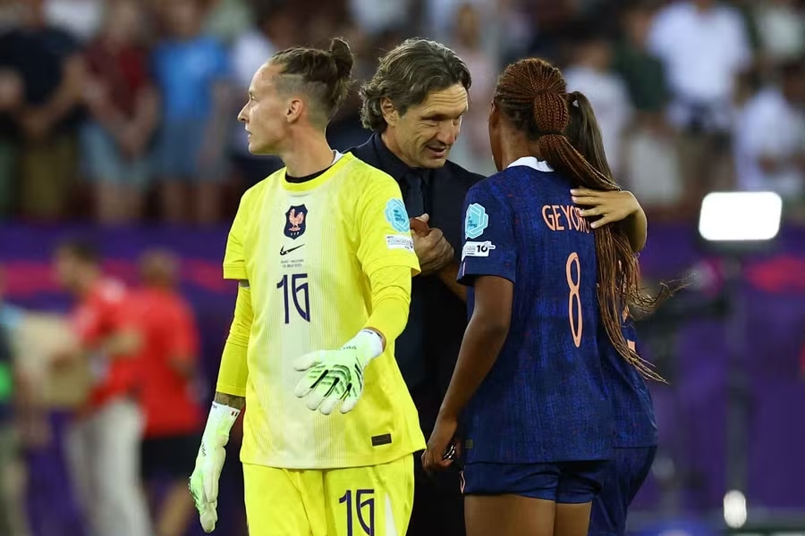 Pháp vs Đức, EURO nữ 2025, Laurent Bonadei, Griedge Mbock, đá luân lưu, tứ kết EURO 2025