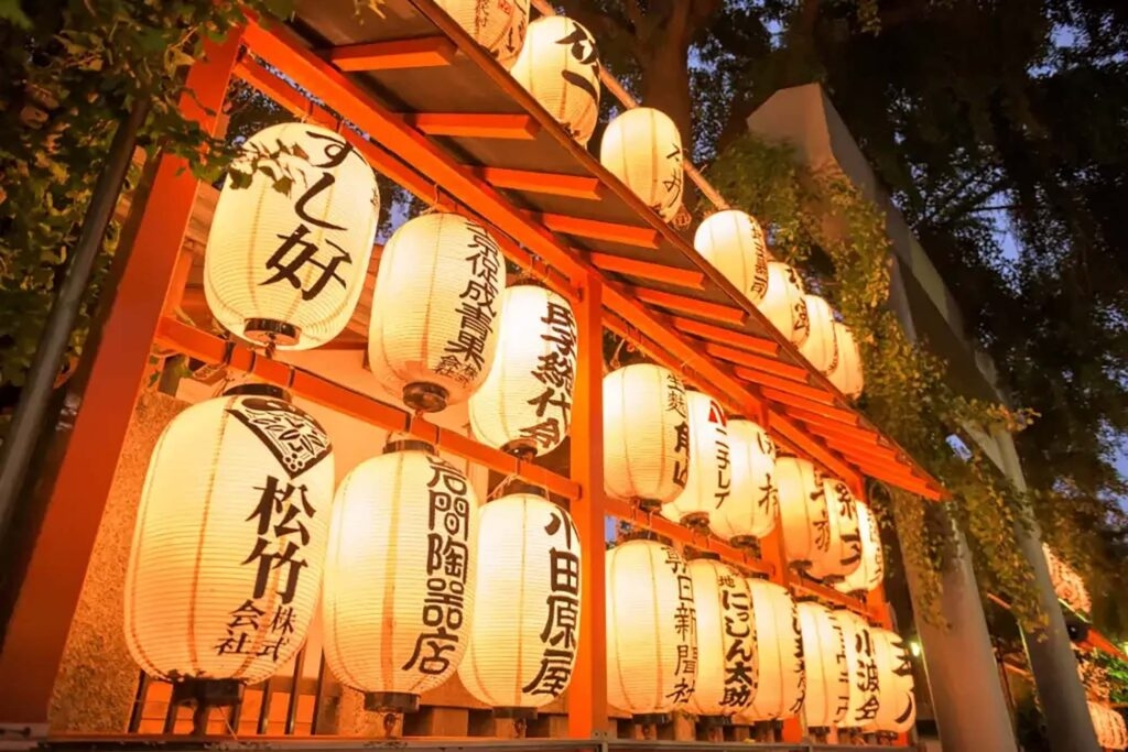 Bí mật sau chiếc đèn lồng trước quán ăn Nhật Bản