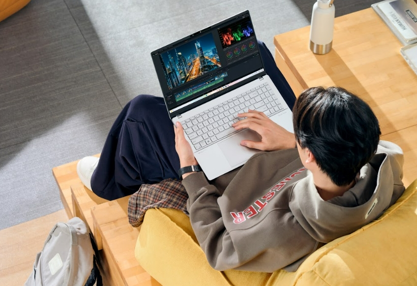 ASUS tung laptop AI siêu mỏng, pin trâu đón mùa tựu trường 2025