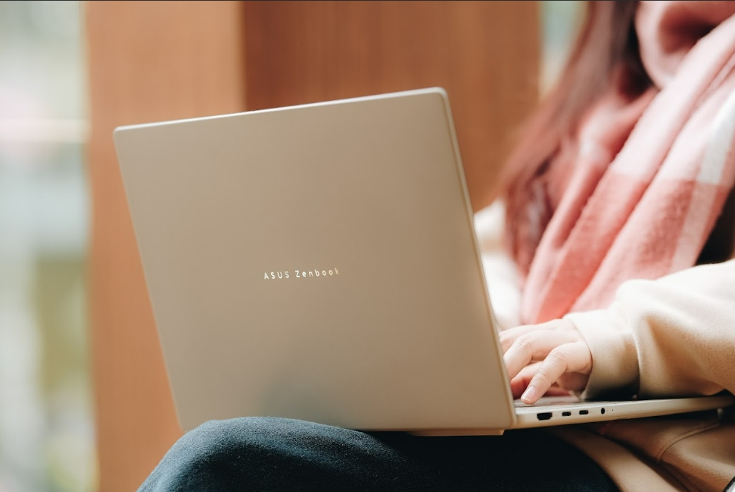 ASUS tựu trường 2025, laptop AI ASUS, Vivobook S14, Vivobook S16, ASUS Gaming V16, laptop mỏng nhẹ, laptop hiệu năng cao, laptop pin lâu