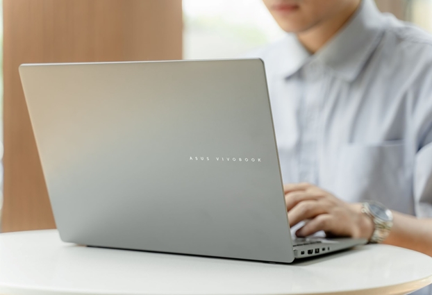 ASUS tựu trường 2025, laptop AI ASUS, Vivobook S14, Vivobook S16, ASUS Gaming V16, laptop mỏng nhẹ, laptop hiệu năng cao, laptop pin lâu