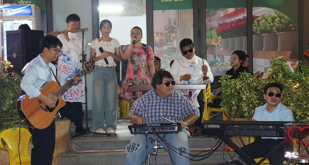 TLai Band: Giai điệu từ bóng tối thắp sáng trái tim