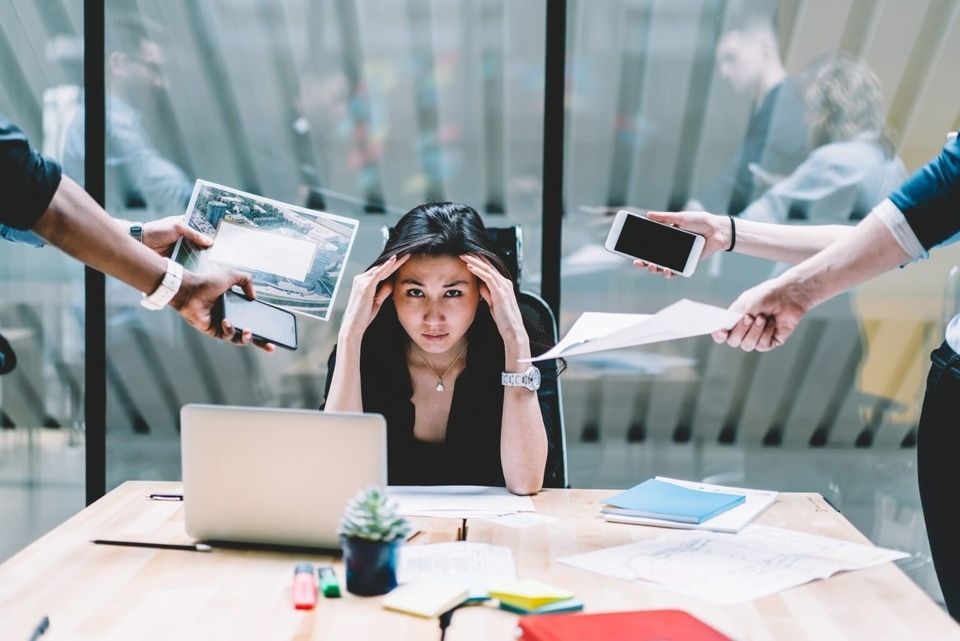 Phụ nữ kiệt sức, môi trường công sở, Meghan French Dunbar, This Isn't Working, áp lực công việc