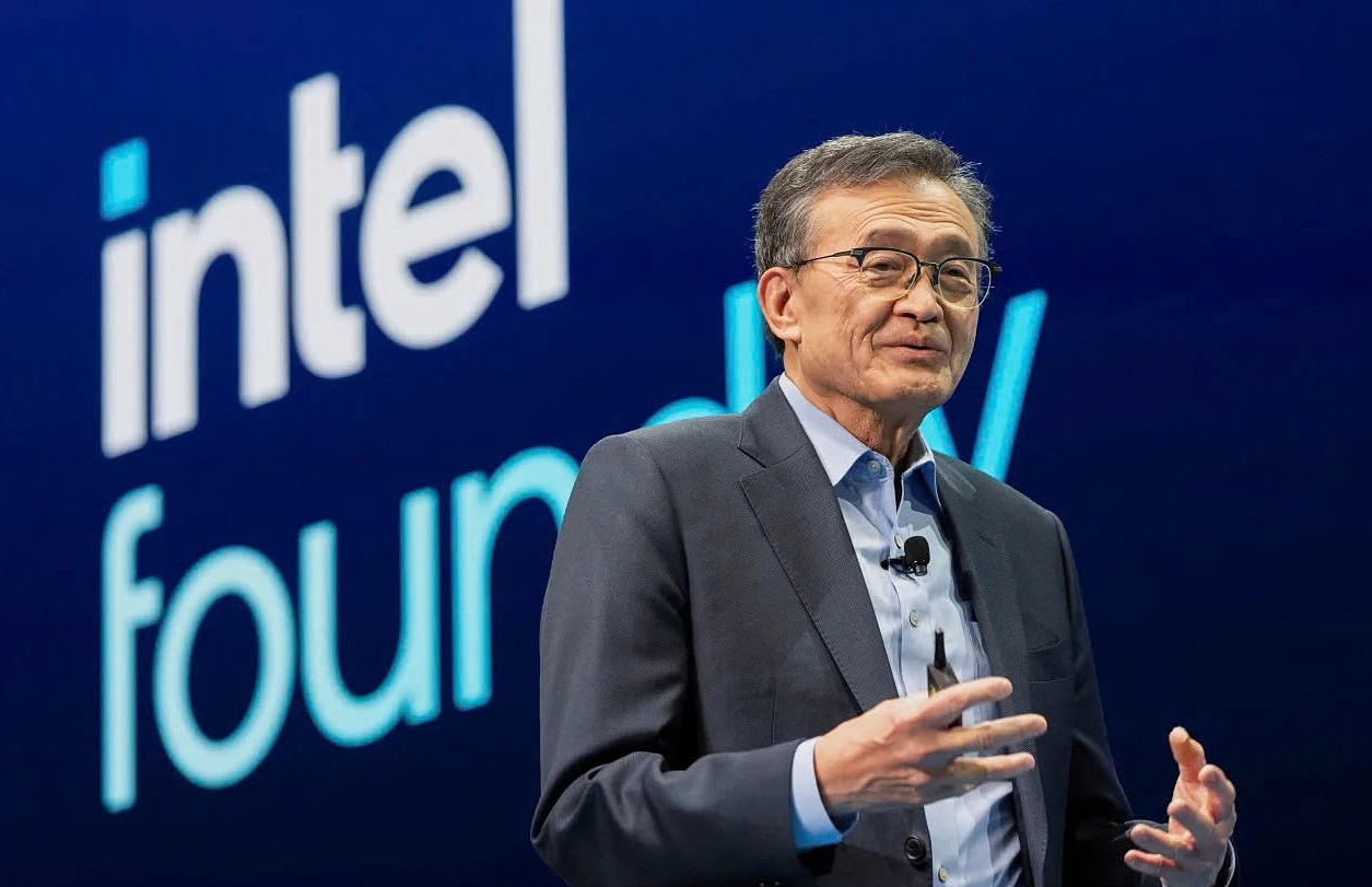 Donald Trump, Intel, CEO Lip-Bu Tan, cổ phiếu Intel, xung đột lợi ích, đầu tư Trung Quốc
