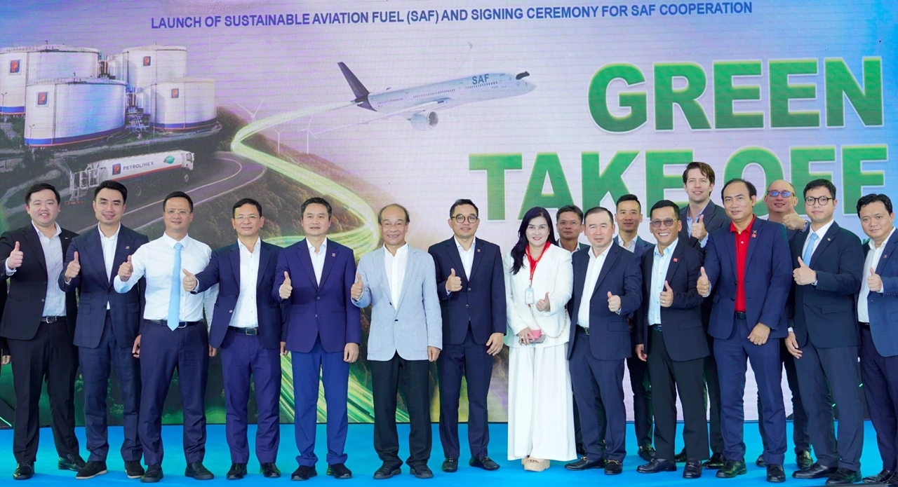 Vietjet bắt tay Petrolimex sử dụng nhiên liệu hàng không xanh