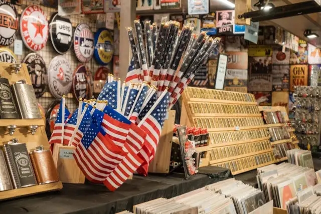 Made in USA, hàng Mỹ, người tiêu dùng Mỹ, lạm phát Mỹ, ưu tiên giá, ưu tiên hàng nội địa, Conference Board