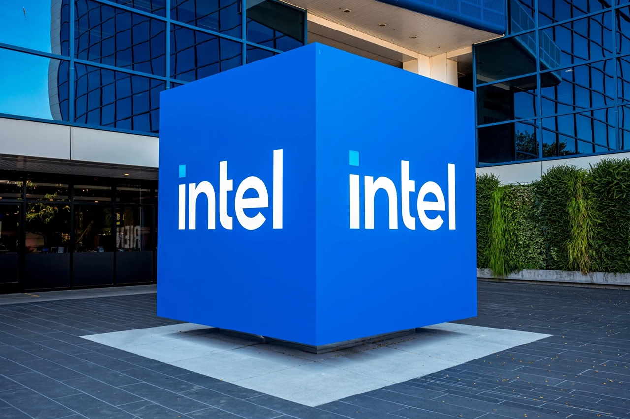 SoftBank đầu tư Intel, SoftBank 2 tỷ USD, Intel chip, thị trường AI, Masayoshi Son, Lip-Bu Tan