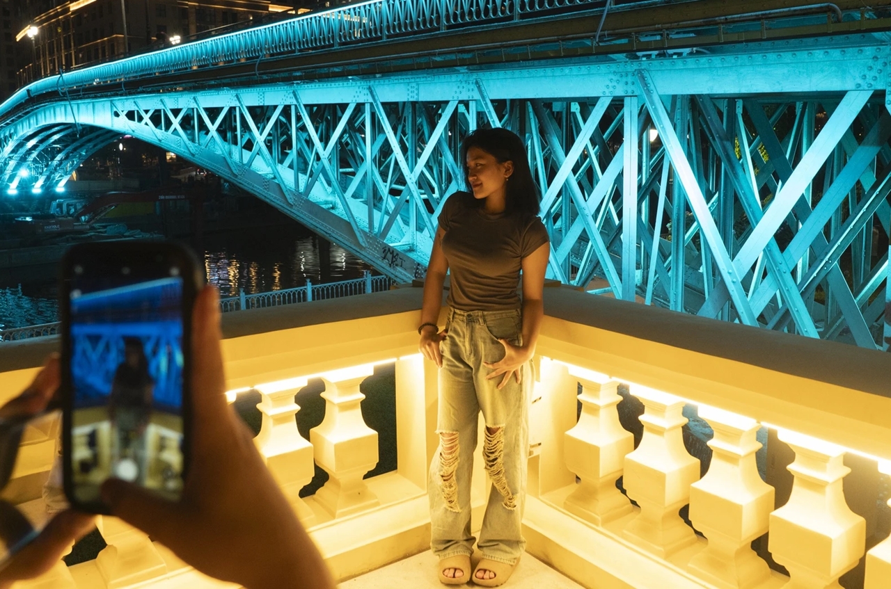 chiếu sáng mỹ thuật TP.HCM, cầu Mống, chợ Bến Thành, Cột cờ Thủ Ngữ, điểm check-in đêm Sài Gòn