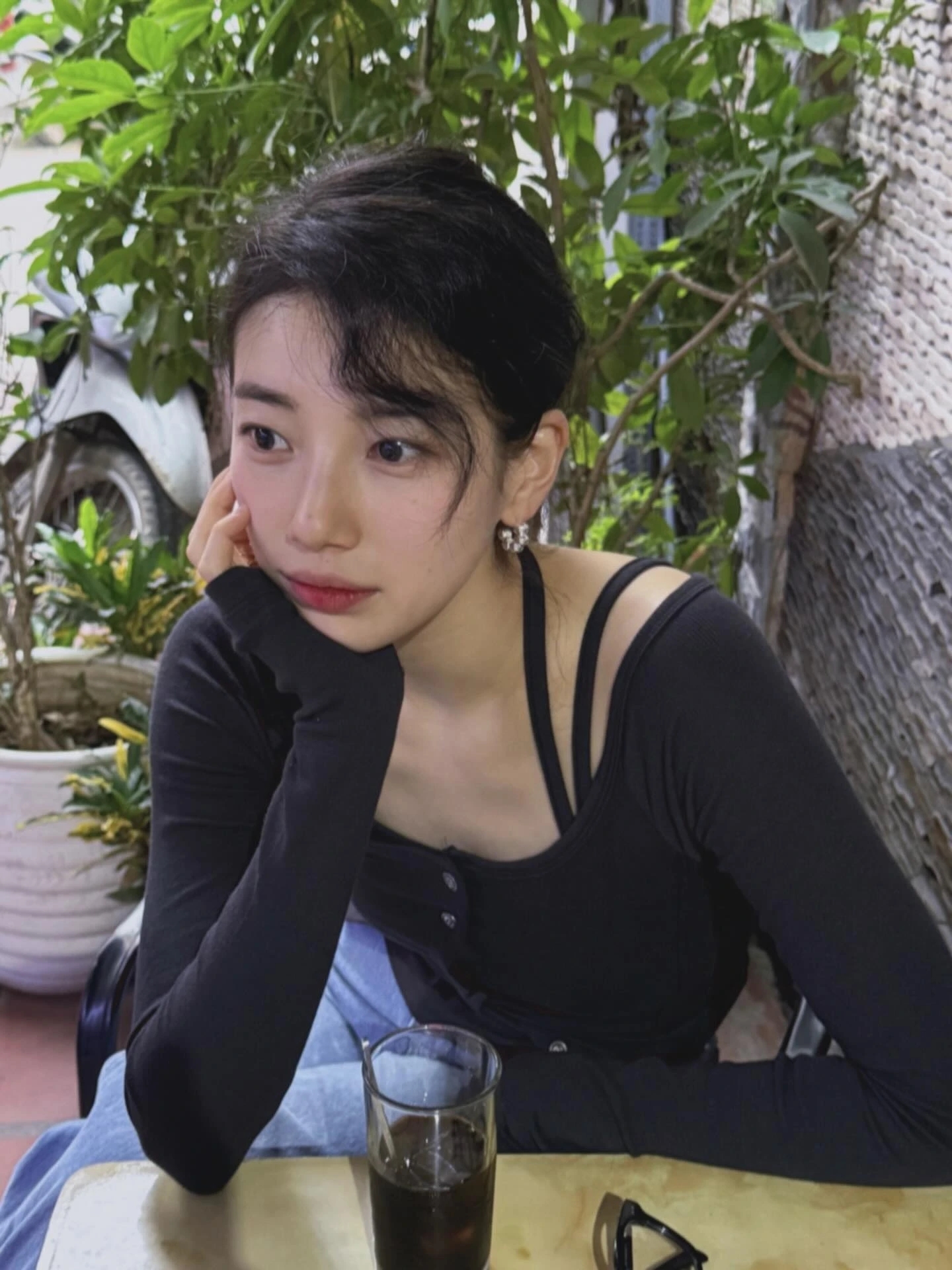 Suzy, Suzy ở Việt Nam, Suzy Hà Nội, Portraits Of Delusion, Suzy chạy bộ Hồ Tây