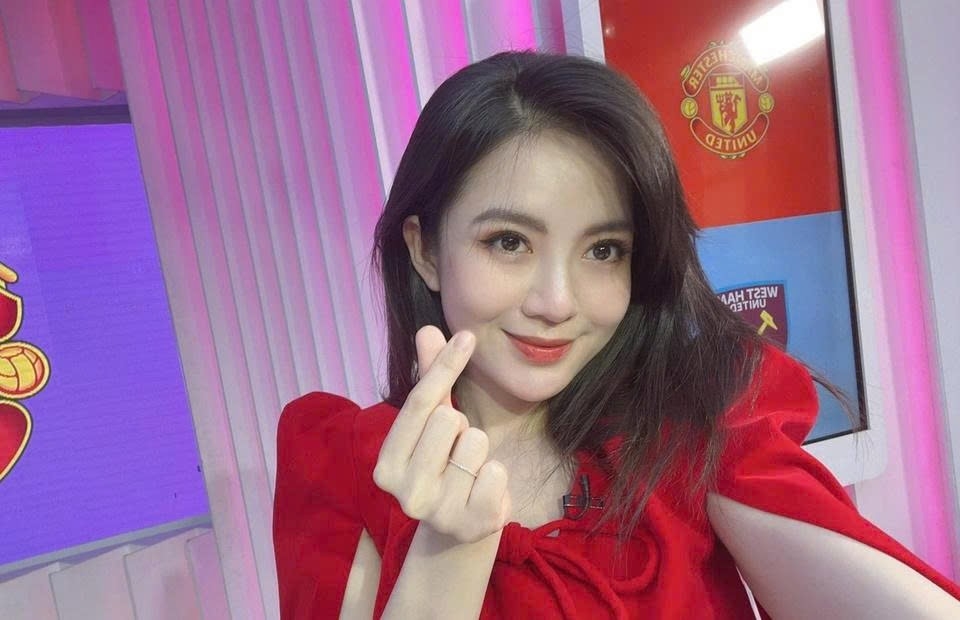 MC Tú Linh nói lời chia tay K+ sau một thập kỷ gắn bó