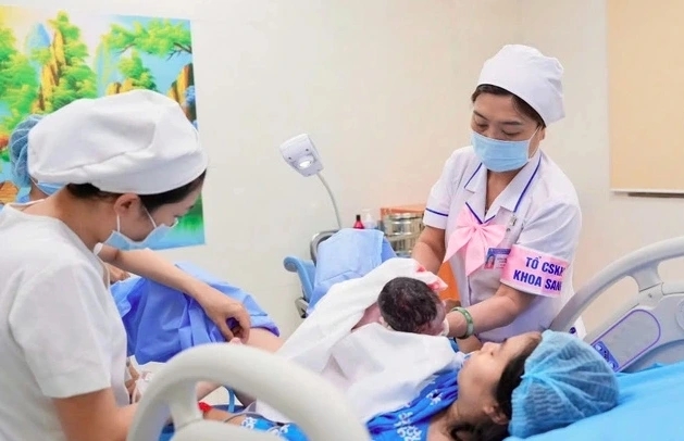 nghỉ thai sản, lao động nữ, Luật Dân số 2026, hỗ trợ sinh con, nhà ở xã hội