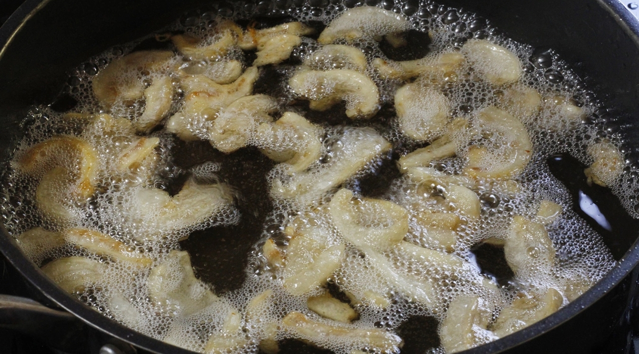 Có nên dùng mỡ heo thay dầu ăn hàng ngày?