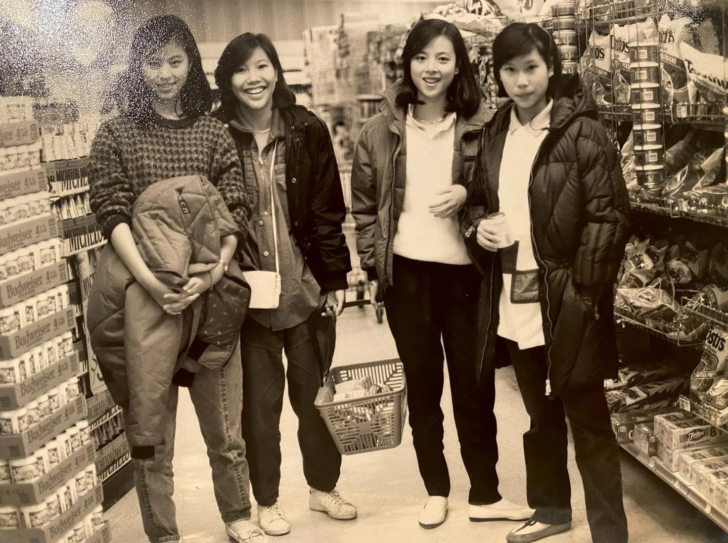 Madam Pang thời trẻ, nhan sắc Madam Pang, Chủ tịch Liên đoàn Bóng đá Thái Lan, Madam Pang Facebook, nữ tỷ phú Thái Lan