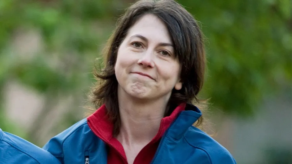 Mackenzie Scott, quyền lực, từ thiện, Jeff Bezos, Forbes, phụ nữ quyền lực