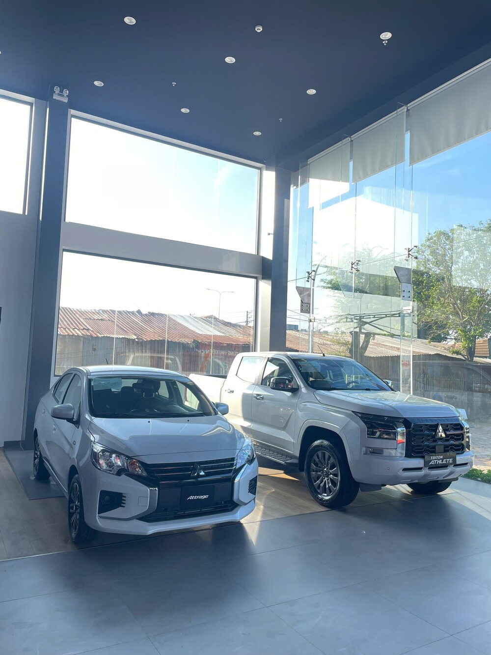 showroom Mitsubishi Motors Ô tô Trường Chinh Chi nhánh Xuyên Á