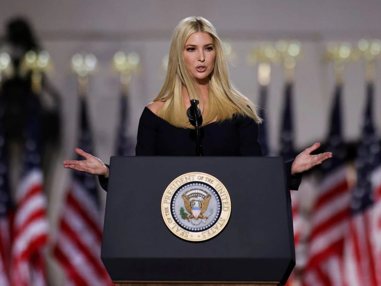 Ivanka Trump đọc sách gì, sách Ivanka Trump 2025, sách hay nên đọc, Donald Trump, Fox News, sách phát triển bản thân, sách kinh điển