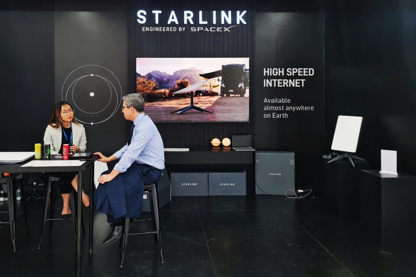 Starlink Services Việt Nam, Elon Musk, CEO người Hà Nội, Internet vệ tinh, SpaceX, viễn thông vệ tinh Việt Nam