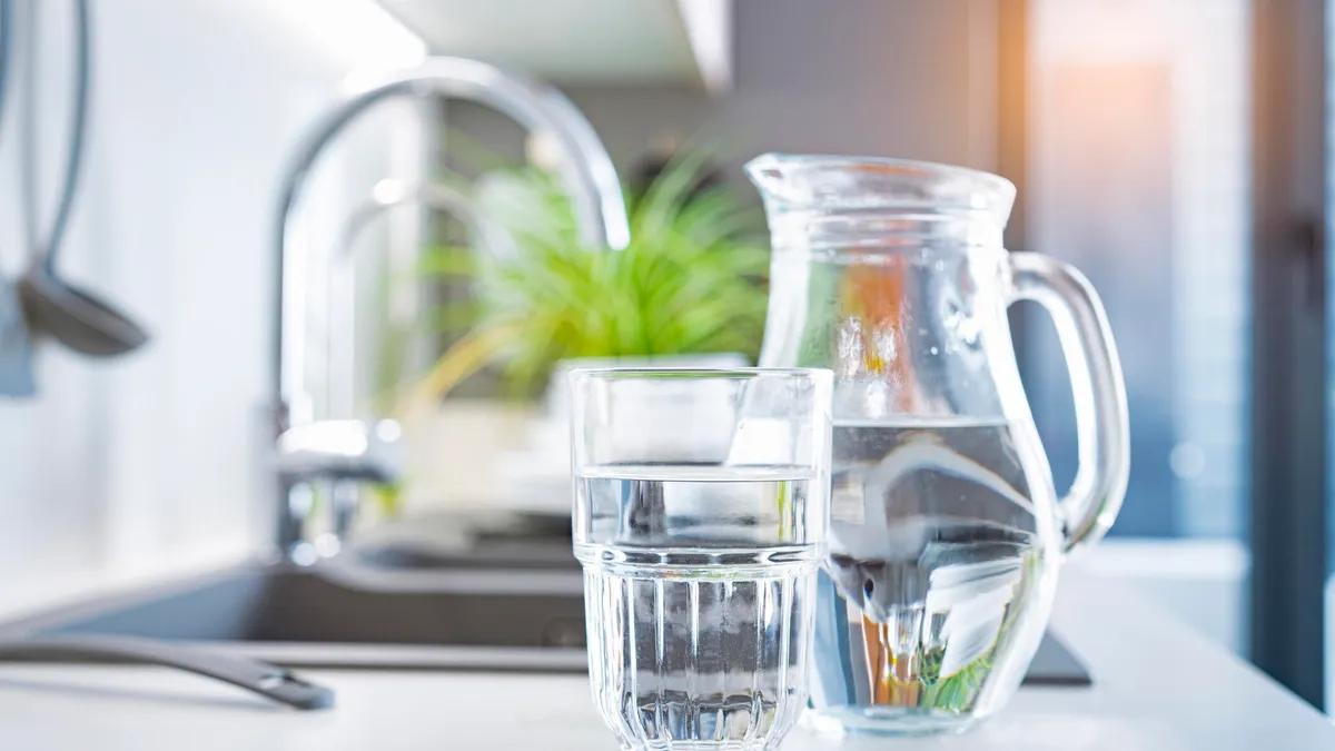 Cách chưng cất nước tại nhà để chủ động trong mọi tình huống khẩn cấp