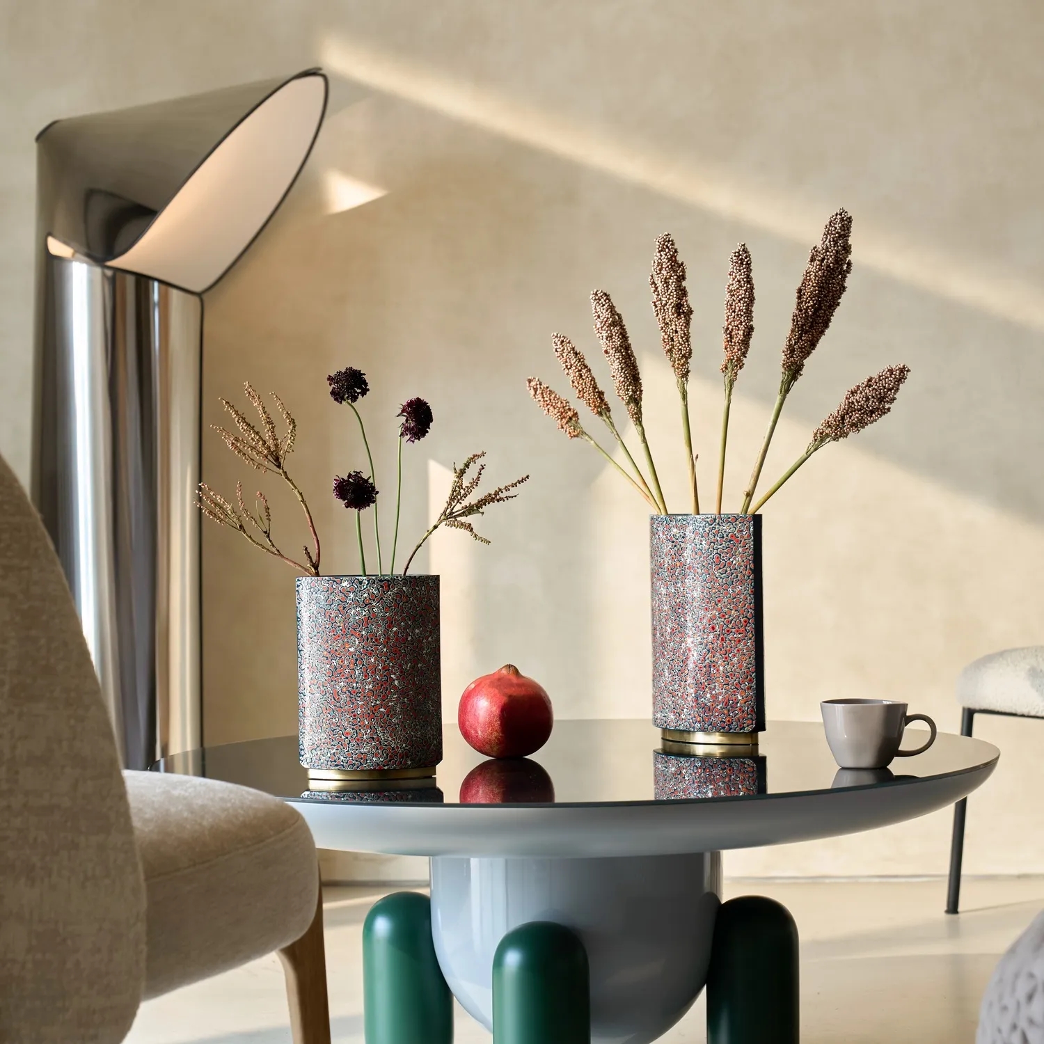 Bình hoa Cosmos, Bình hoa Cosmos size M, bình hoa sơn mài cao cấp, bình hoa xanh dương nghệ thuật, bình hoa hiệu ứng chồng lớp, bình hoa resin đồng