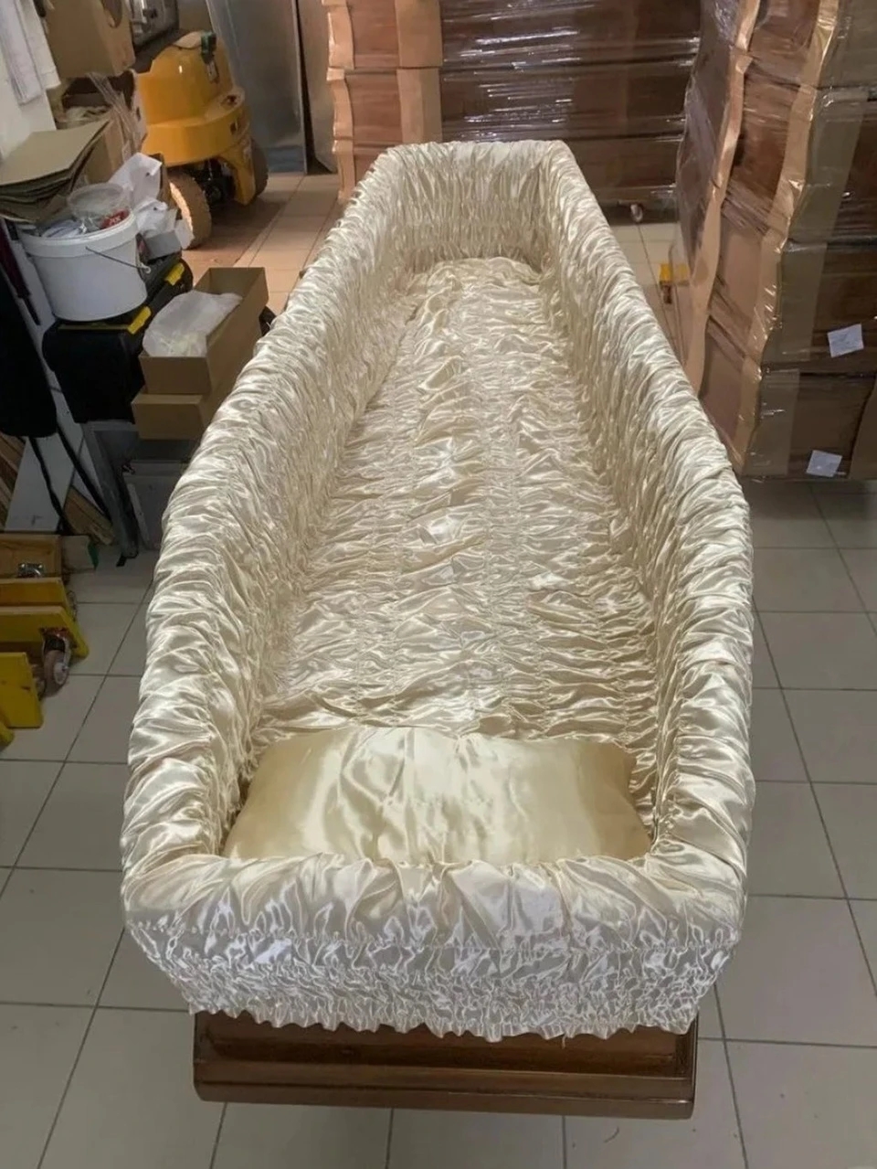 Lisa Liu, bán quan tài, xuất khẩu quan tài Trung Quốc, ngành tang lễ Trung Quốc, Heze Sơn Đông, kinh doanh quan tài Italy, doanh thu 6 triệu USD