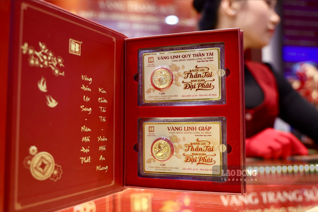 mua vàng ngày vía Thần Tài, giá vàng hôm nay, vàng SJC, vàng nhẫn 24K, đầu tư vàng 2026, dự báo giá vàng, Fed lãi suất, vàng thế giới