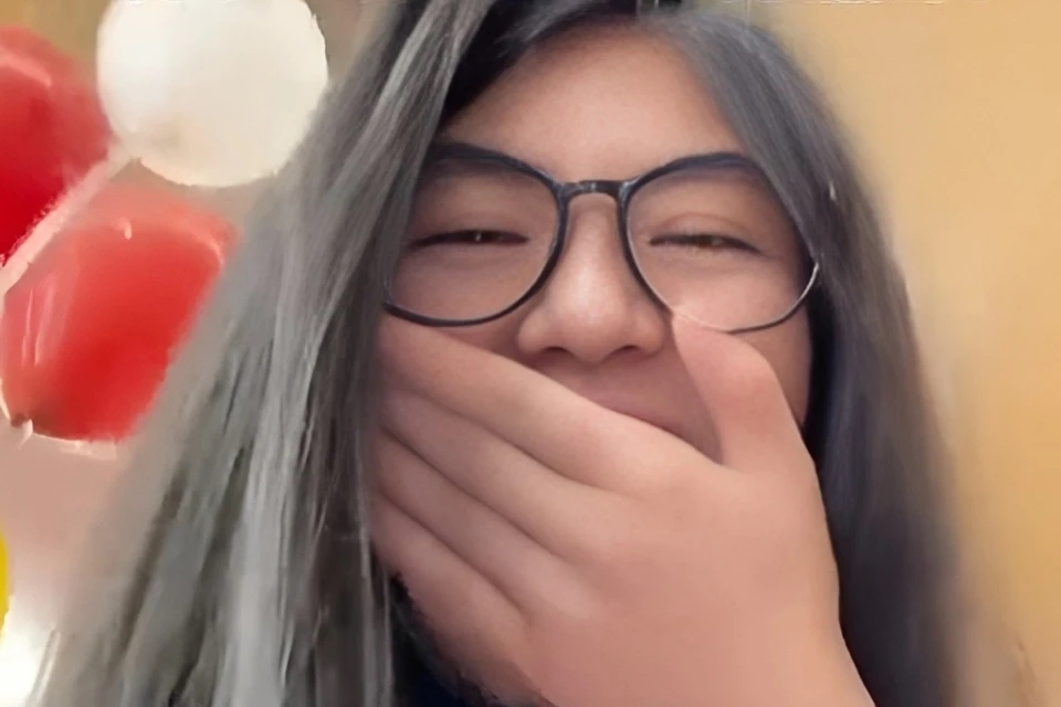 Deng Yiran, nghỉ hưu sớm, thu nhập 1 triệu NDT/tháng, marketing Trung Quốc, Douyin, RedNote, Aston Martin, Đại học Nam Kinh