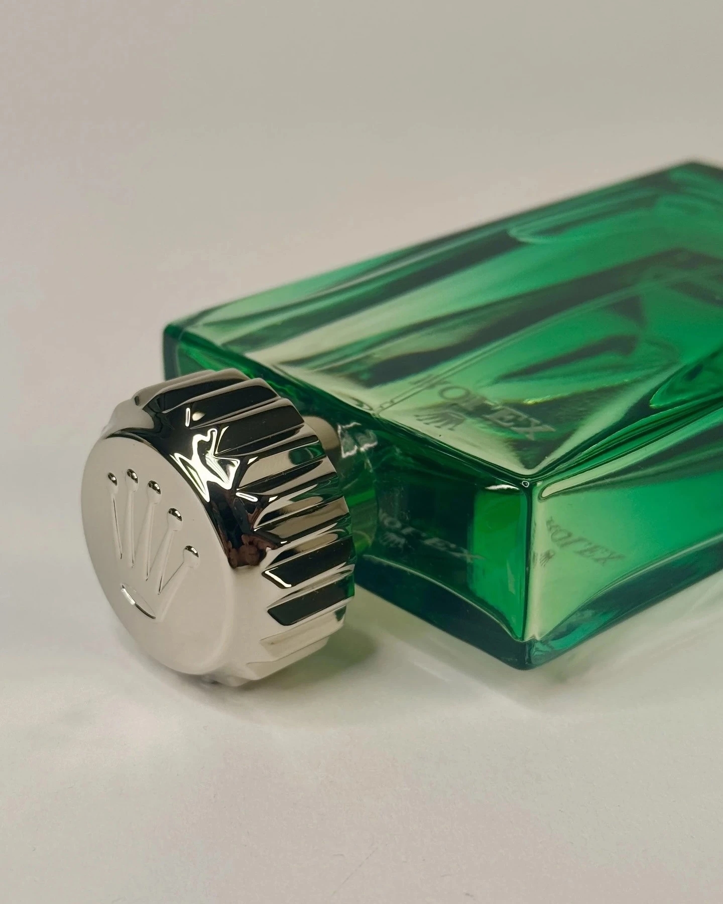 nước hoa Rolex, Nước hoa có mùi tiền của Rolex, Crown Gradient Green Crystal Eau de Parfum, nước hoa hiếm Rolex, quà tặng khách VIP Rolex