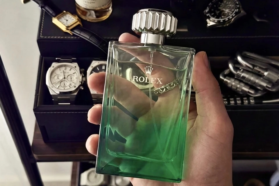 nước hoa Rolex, Nước hoa có mùi tiền của Rolex, Crown Gradient Green Crystal Eau de Parfum, nước hoa hiếm Rolex, quà tặng khách VIP Rolex